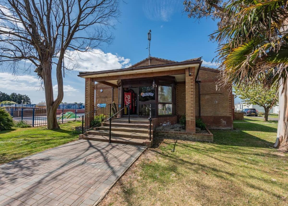 Riverside Caravan Holiday Park Bognor Regis Exterior foto